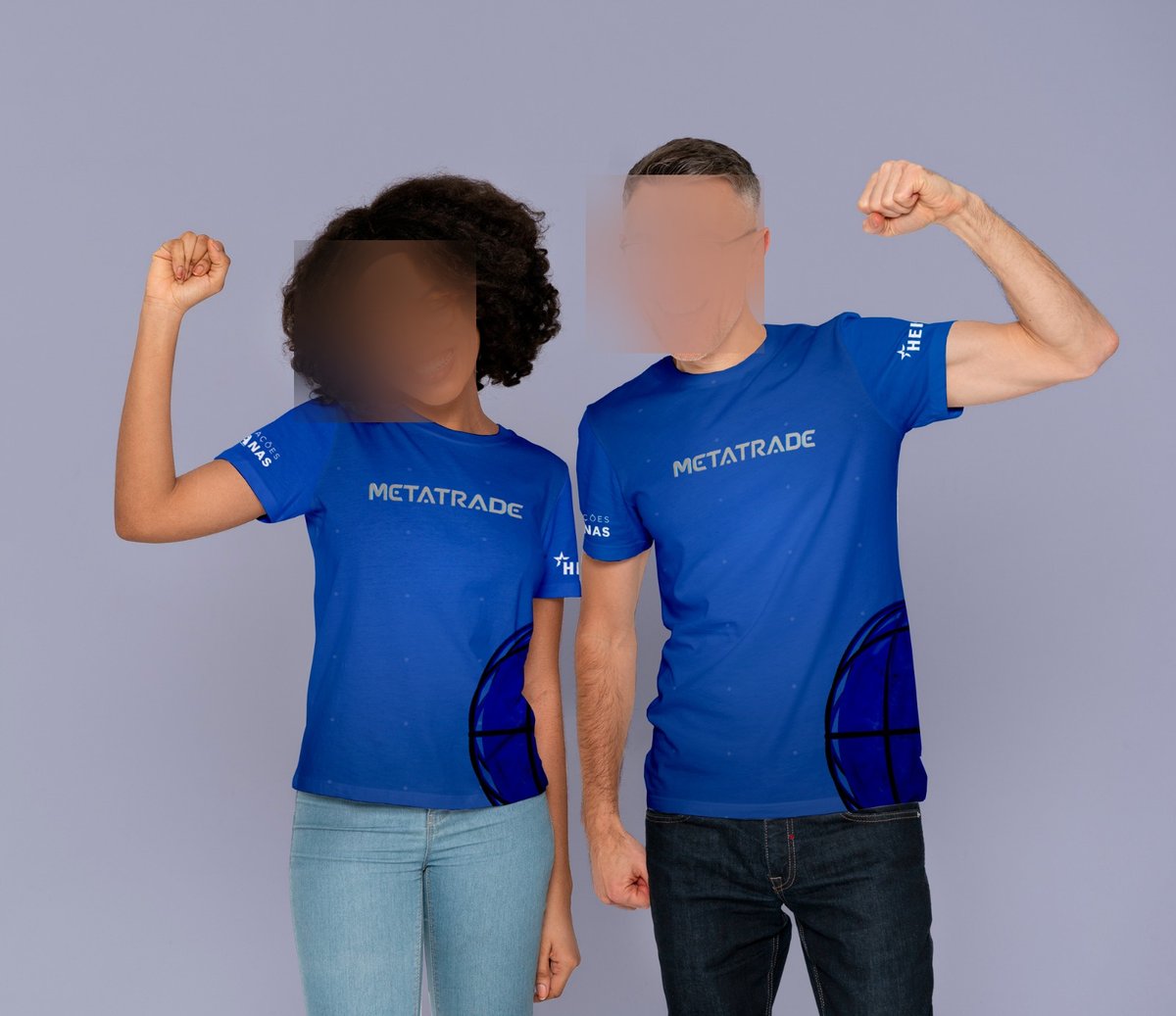Duas pessoas vestindo os uniformes azuis do projeto MetaTrade, com rostos desfocados